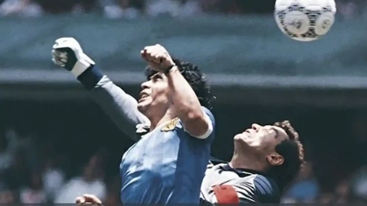 Tangan Tuhan Salah Sebutan Pemain Legendaris Diego Maradona