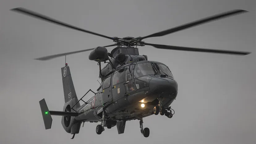 Kendaraan Terbang Helikopter Yang Menggunakan Baling Besar