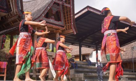 Budaya Suku Batak Dalam Melakukan Tarian Manortor