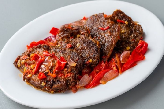 Mengolah Daging Sapi Menjadi Hidangan Enak Dendeng