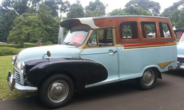 Transportasi Mini Bus Sebuah Mikrolet Pada Zamannya