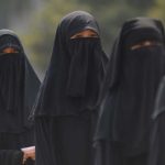 Penutup Wajah Cadar Bagi Perempuan Muslim Dunia