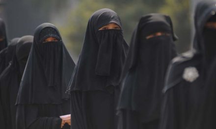 Penutup Wajah Cadar Bagi Perempuan Muslim Dunia