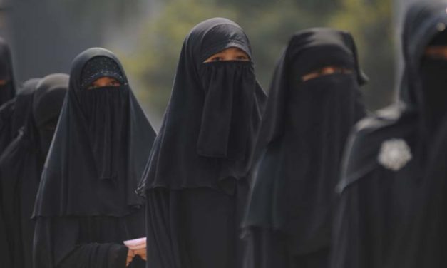 Penutup Wajah Cadar Bagi Perempuan Muslim Dunia