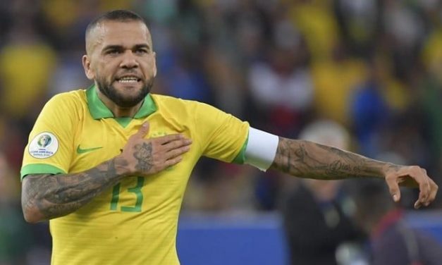 Pesepakbola Handal Brasil Dani Alves Pemain Terbaik