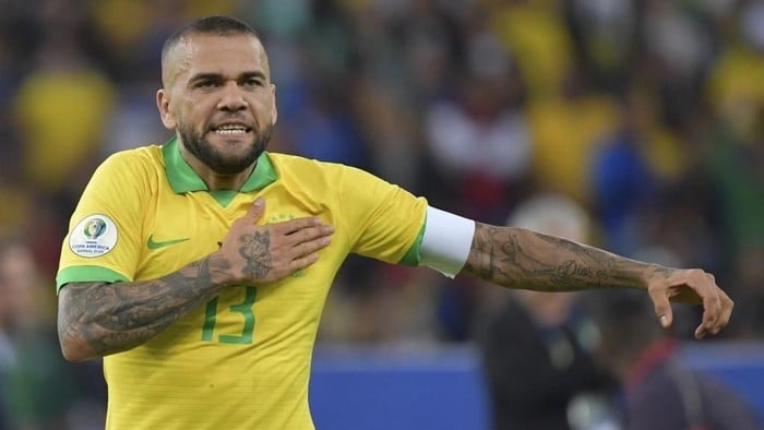 Pesepakbola Handal Brasil Dani Alves Pemain Terbaik