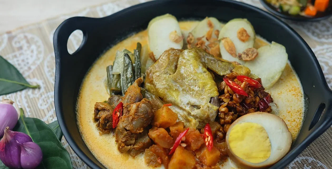 Makanan Nasi Panjang Lontong Tradisional Indonesia