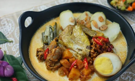 Makanan Nasi Panjang Lontong Tradisional Indonesia