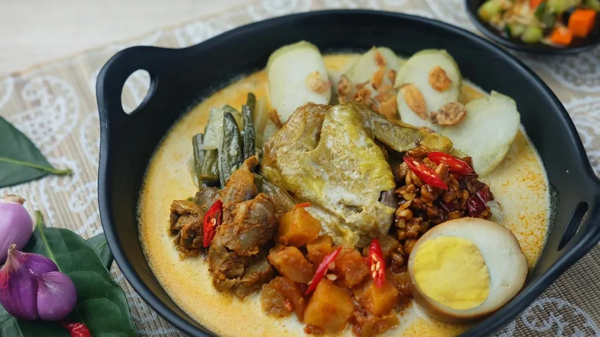 Makanan Nasi Panjang Lontong Tradisional Indonesia