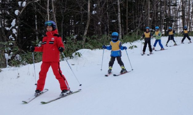 Olahraga Salju Dengan Sebuah Papan Atau Snow Board