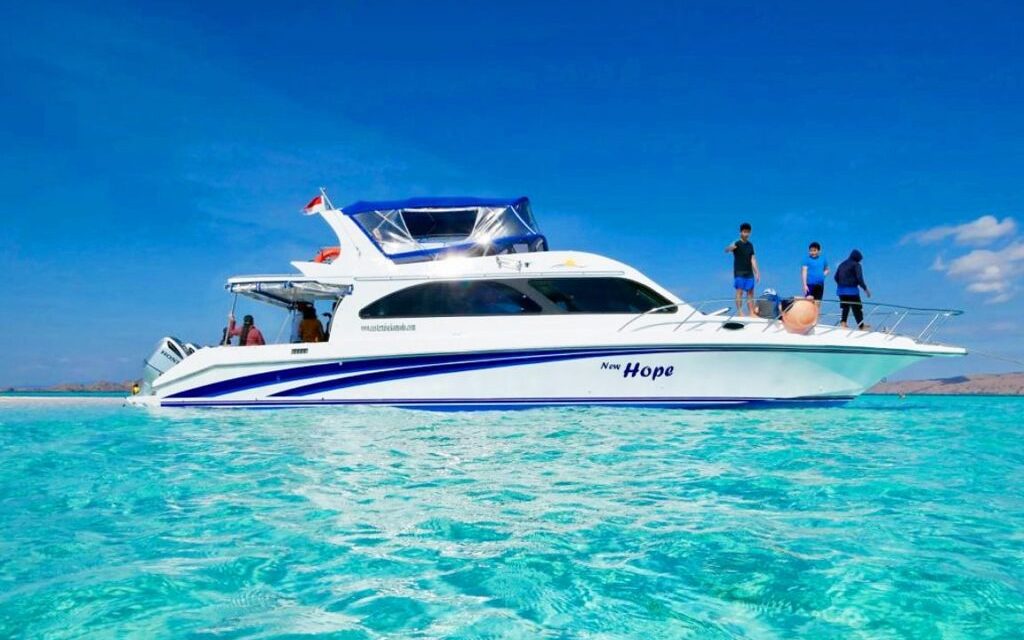 Sebuah Kendaraan Perahu Bermotor Untuk Di Perairan