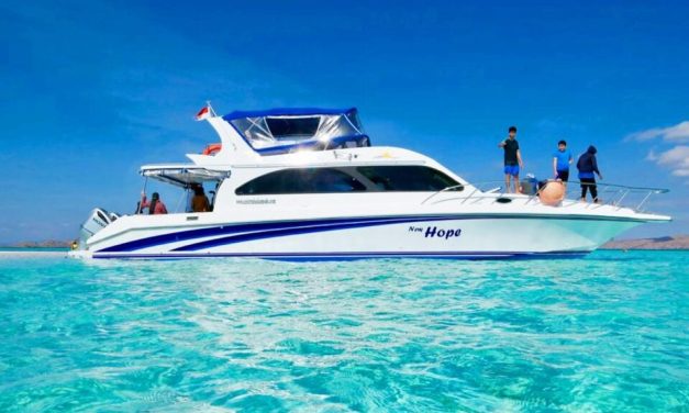 Sebuah Kendaraan Perahu Bermotor Untuk Di Perairan