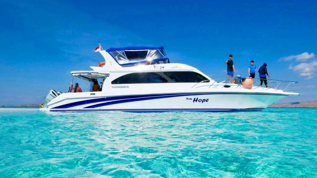 Sebuah Kendaraan Perahu Bermotor Untuk Di Perairan
