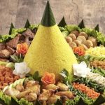 Hidangan Tradisional Tumpeng Dari Indonesia Berbentuk Kerucut