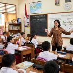 Seorang Pengajar Ilmu Pendidikan Atau Guru