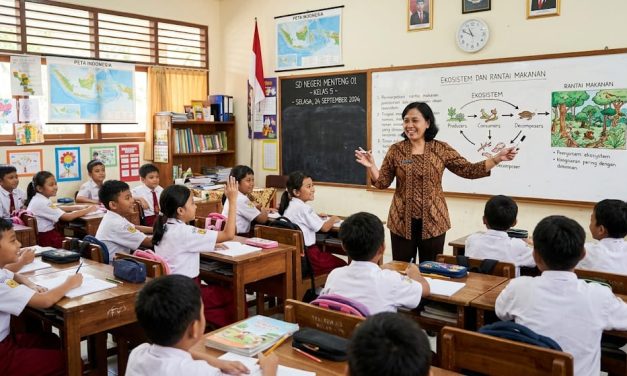 Seorang Pengajar Ilmu Pendidikan Atau Guru