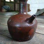 Tempat Penyimpanan Air Sebuah Kendi Tanah Liat