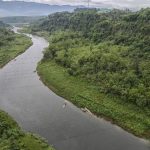 Aliran Alami Sebuah AIr Sungai Ke Dataran Rendah