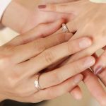 Lingkaran Besi Pada Sebuah Jari Merupakan Cincin