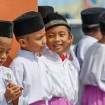 Penutupan Kepala Dengan Menggunakan Sebuah Peci