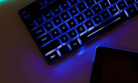 Komponen Perangkat Keras Di Komputer Sebuah Keyboard
