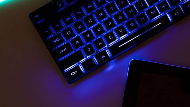 Komponen Perangkat Keras Di Komputer Sebuah Keyboard