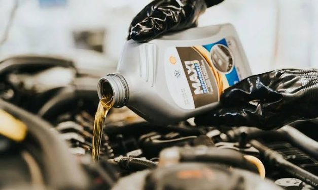 Pelumas Cair Oli Kendaraan Bermotor Untuk Mesin