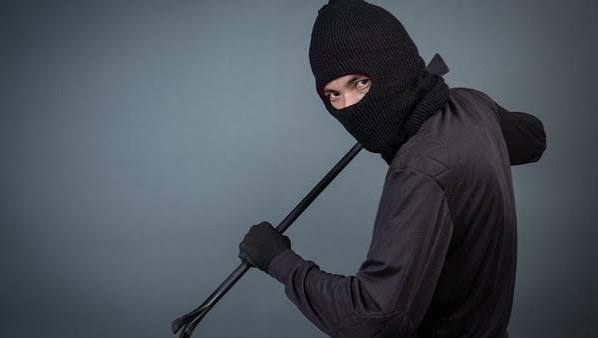Seseorang Penjahat Maling Yang Mengambil Barang Orang