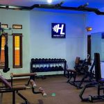 Olahraga Ruangan Gym Dengan Mengangkat Beban