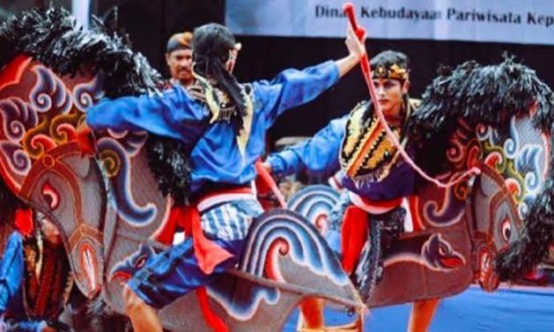 Pertunjukan Tradisional Indonesia Penampilan Kuda Lumping