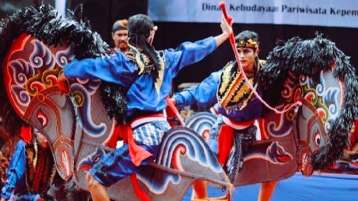 Pertunjukan Tradisional Indonesia Penampilan Kuda Lumping