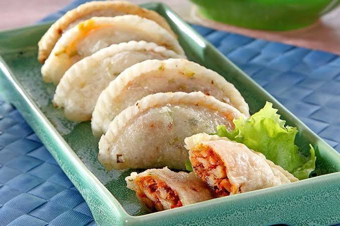 Sebuah Makanan Populer Cireng Dengan Isiannya