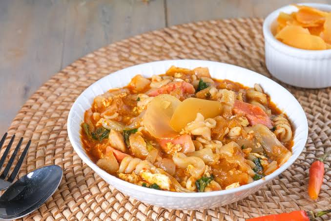 Makanan Viral Seblak Dengan Topping Dan Pedasnya